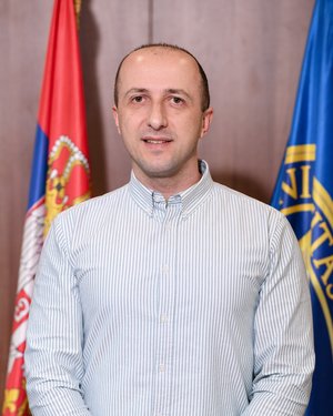 Проф. др Елвис Махмутовић